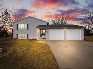 2012 Roberts Ave, Oshkosh, WI 54904