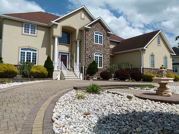 3rd image of 1862 Charlton Cir