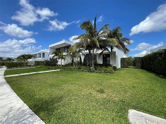 4th image of 16519 N Botaniko Dr N
