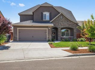 1743 W Humboldt Dr, Hanford, CA