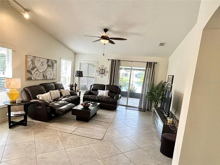 585 Grand Canal Dr — Photo 15