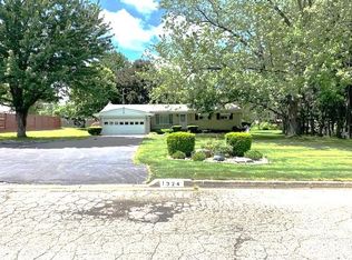 1324 Greenridge Dr, Flint, MI 48532