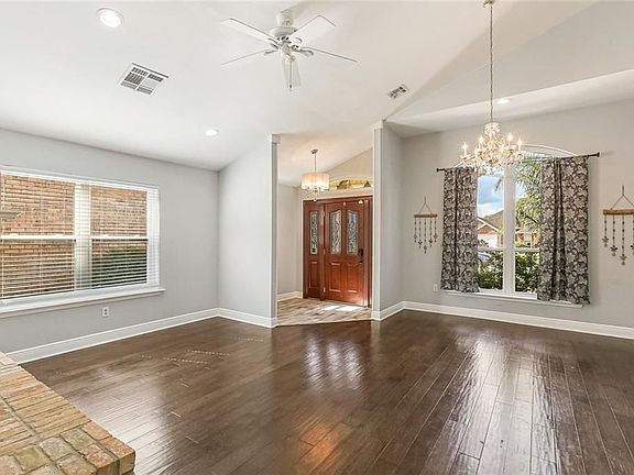 4th image of 110 Highland Ave