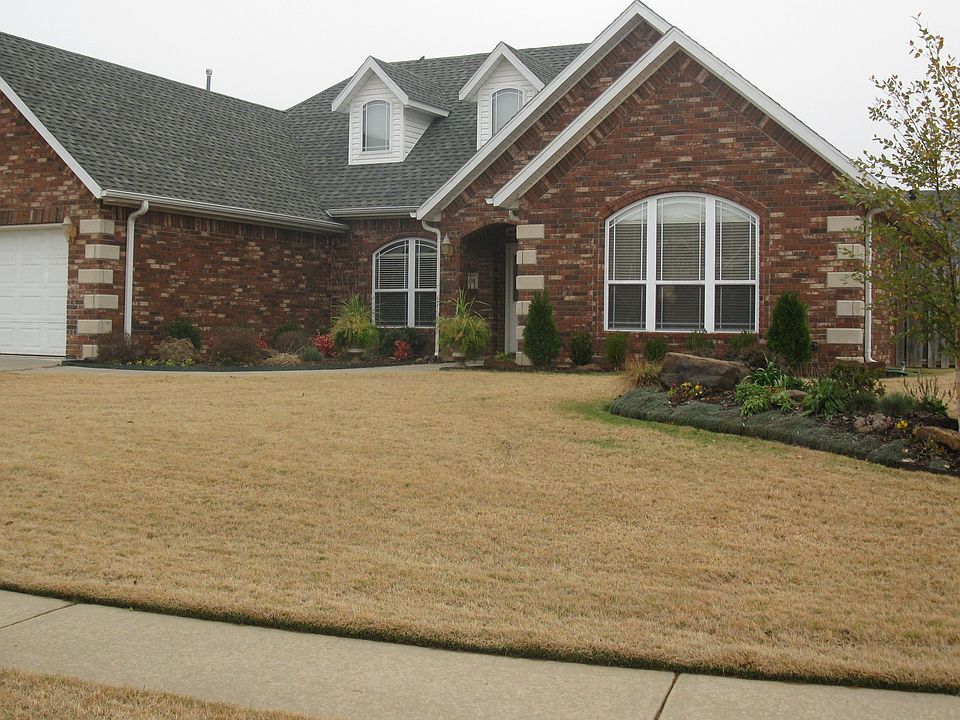 exterior front 3104 Waterstone