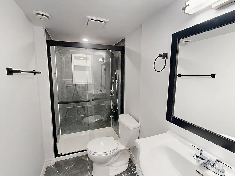 3252 Meadowgate Blvd #LOWER — Photo 13