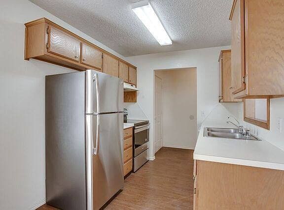 4th image of 2107 La Salle Ave