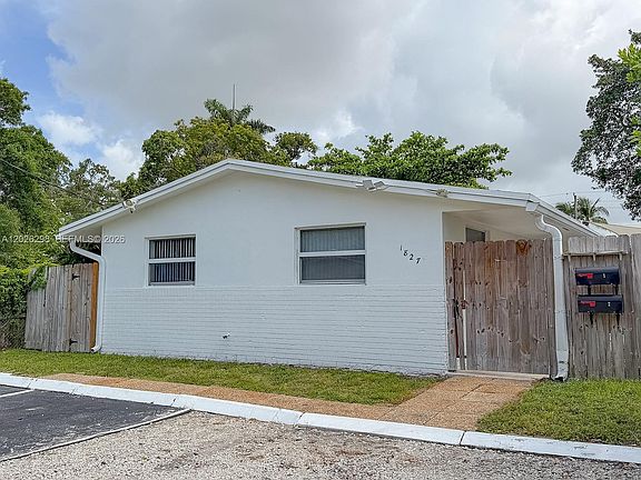 3rd image of 1827 SW 21st St