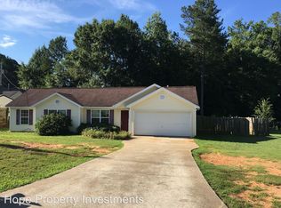 4 Connie Trl, Grantville, GA 30220