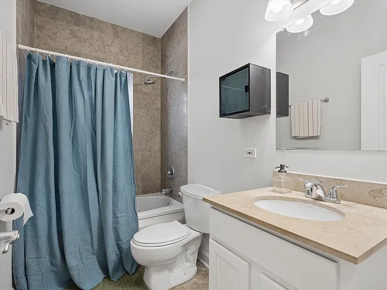 3042 W Diversey Ave #G — Photo 6