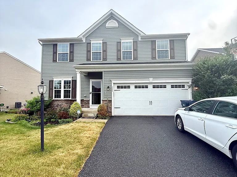 103 Worthington Dr — Photo 2