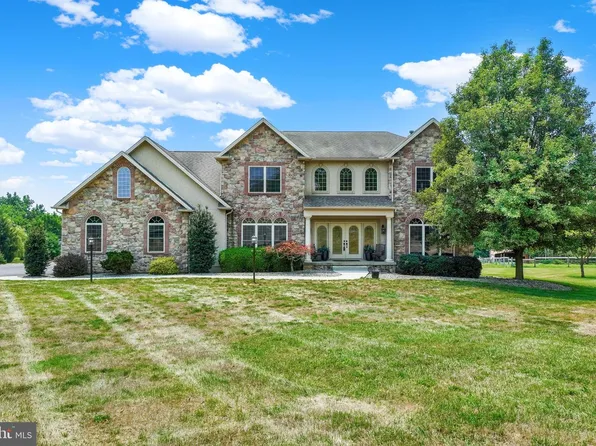 104 Monument Dr, Elizabethtown, PA 17022