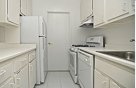 3rd image of 329 E 39th St