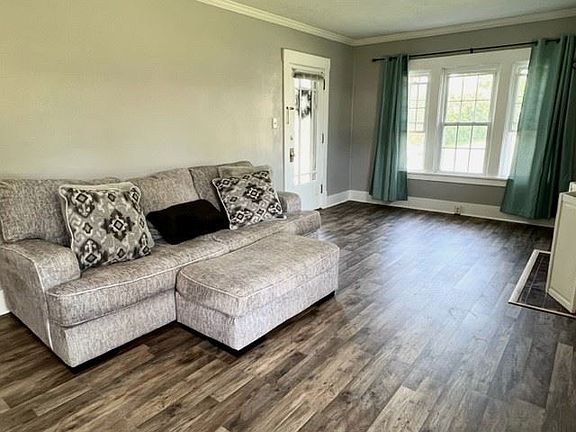5th image of 848 Lillian Dr