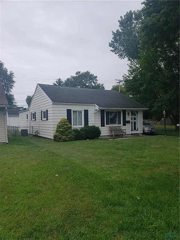5649 Steffens Ave photo 1