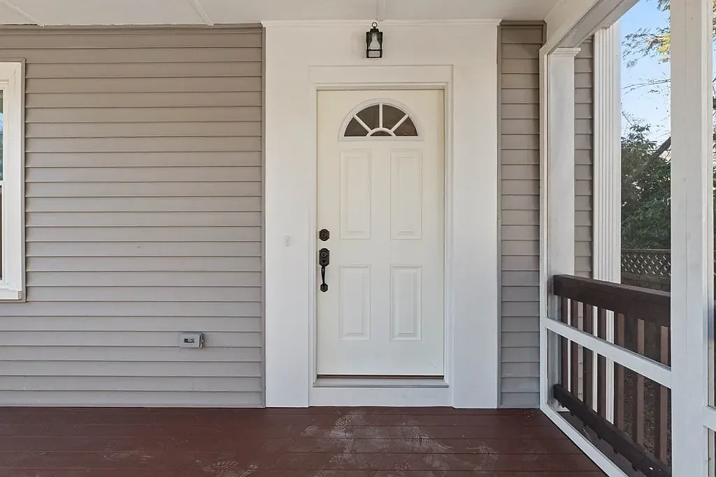3 bed, 1.5 bath, 2100 sqft, $3,400 — Photo 2