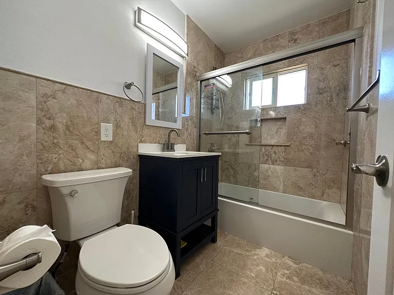 15561 Primrose Ln — Photo 6