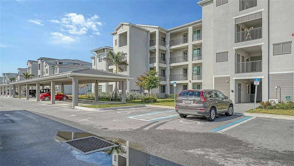 2 bed, 2.0 bath, 1283 sqft, $2,200 — Photo 2