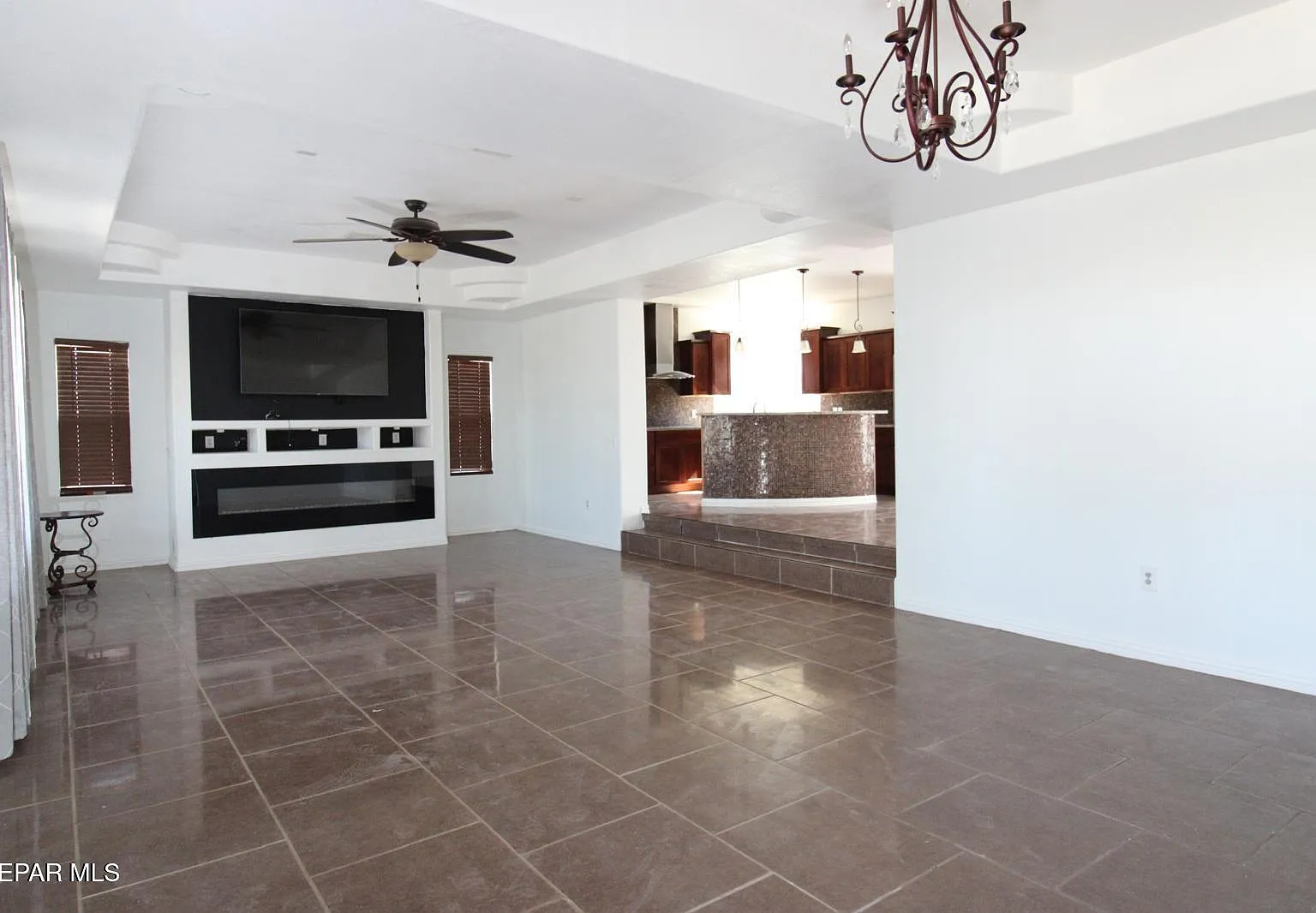 4 bed, 2.0 bath, 2317 sqft, $2,100 — Photo 3