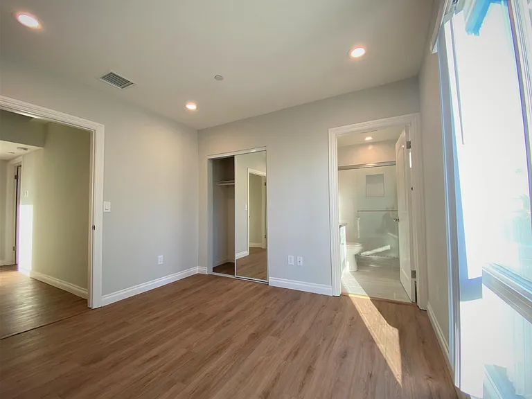 5544 1/2 Romaine St — Photo 10