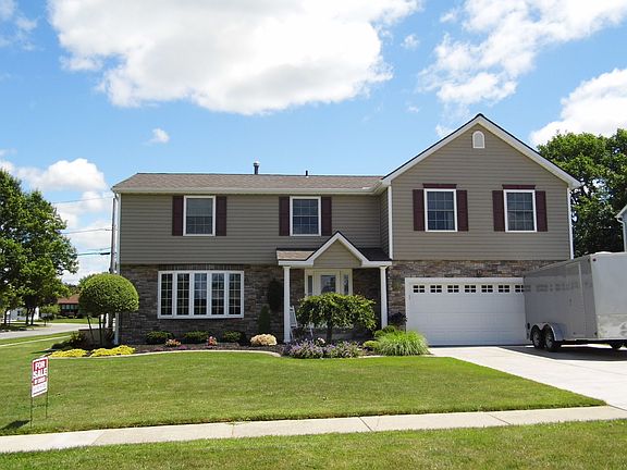 2nd image of 75 Lisa Ann Ln