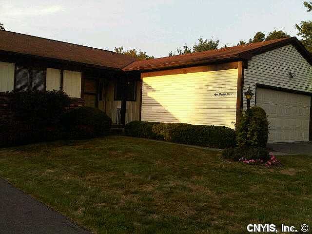 1st image of 811 Kimry Moor
