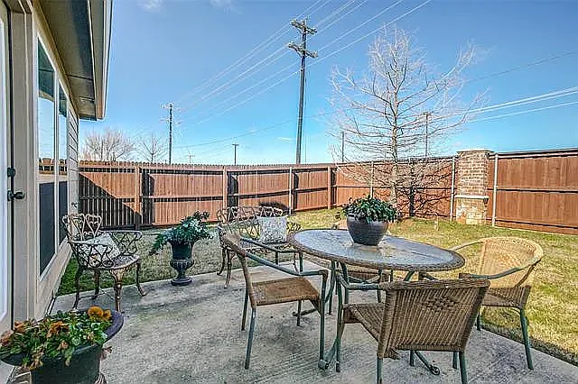 10104 Horseshoe Ln — Photo 3