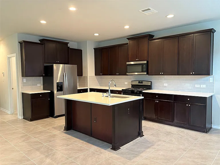 147 Mary Max Cir — Photo 3