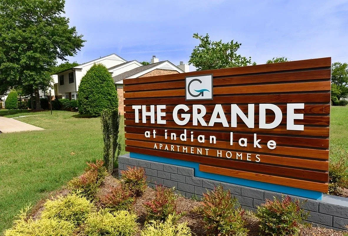 Grande at Indian Lake — Photo 1