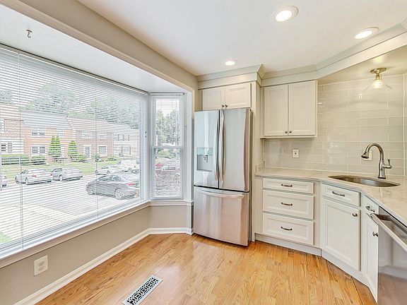 4th image of 9075 Loreleigh Way #1