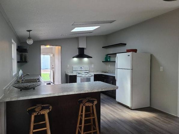 102 E 6th St, Fairview, MT 59221