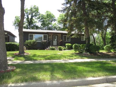 1949 Skyline Dr, Minot, ND, 58703