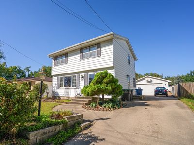 3008 E 32nd St, Des Moines, IA, 50317