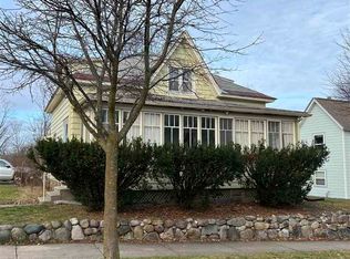 712 Elizabeth St, Petoskey, MI 49770