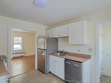 4 bed, 1.5 bath, 1344 sqft, $1,950 — Photo 2