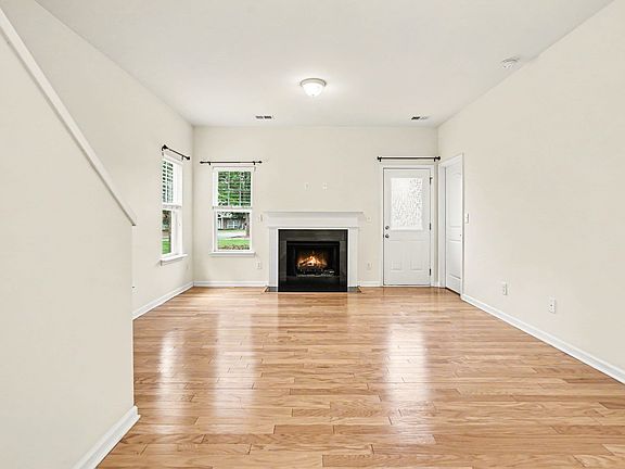 5th image of 10420 Benfield Rd