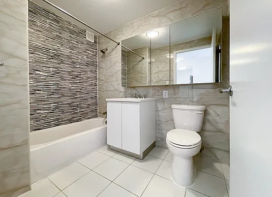 Rented by Kahen Properties | media 27