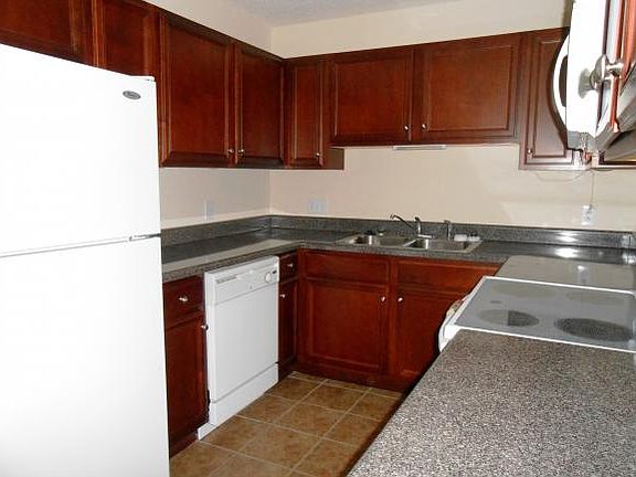 4th image of 16 Boone Hill Ct #16