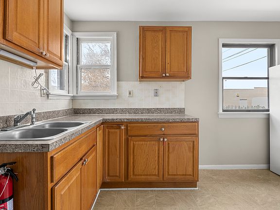 5th image of 1922 Leblanc St