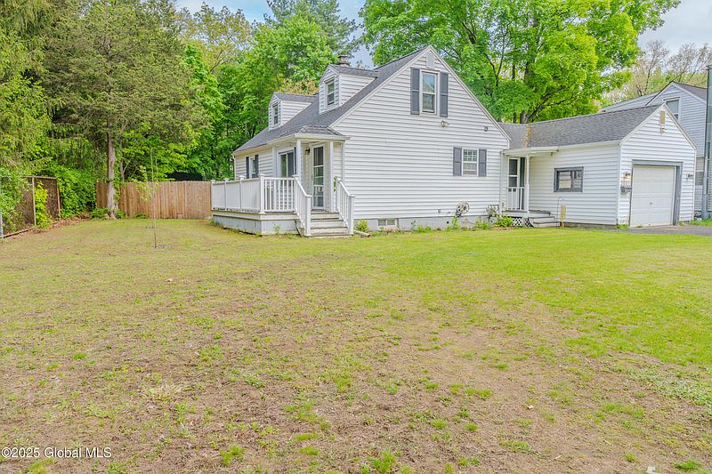 4th image of 3001 Evelyn Drive