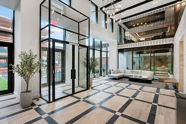 Rented by EXR | media 77