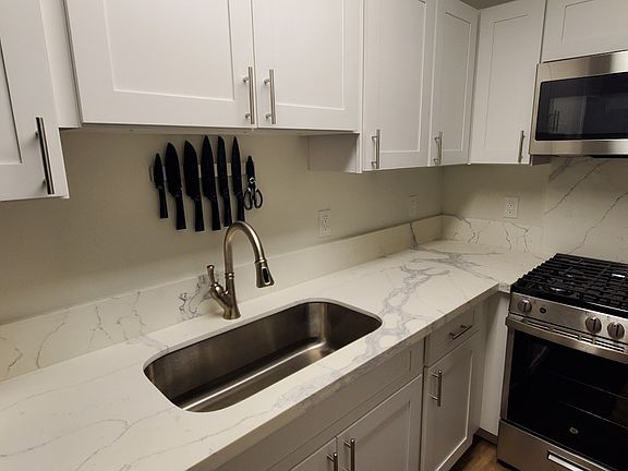 Full kitche