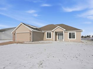 922 Honey Willow Blvd, Huntertown, IN 46748