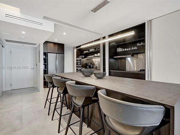 5th image of 2301 Collins Ave #634/635