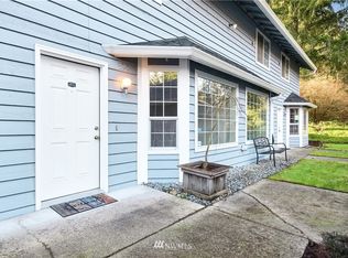 205 View Rd #205, Steilacoom, WA 98388
