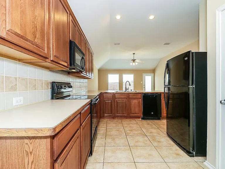 1235 Sweetwater Dr — Photo 6