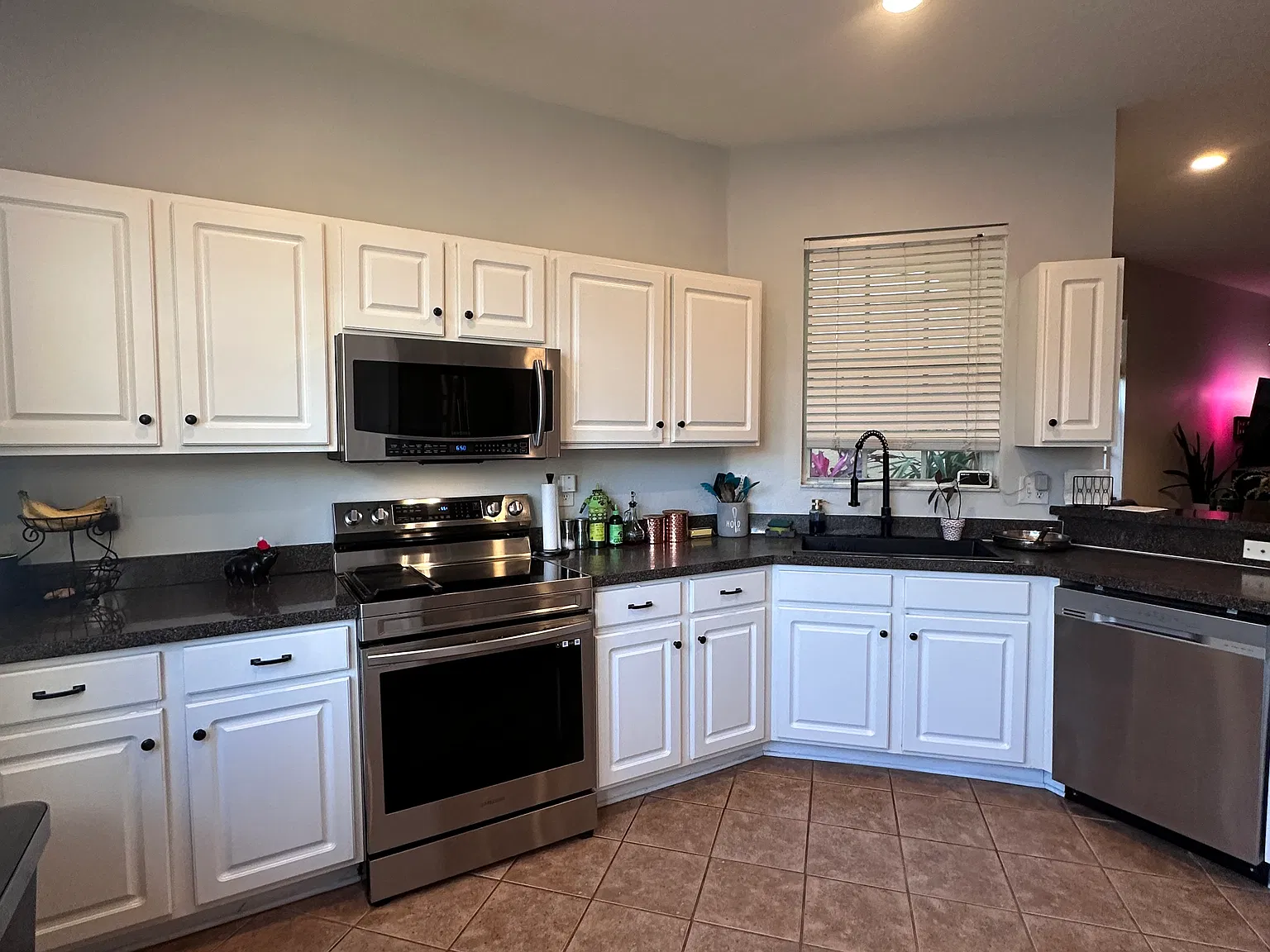 2 bed, 2.5 bath, 1328 sqft, $1,900 — Photo 4