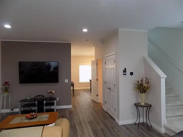 3 bed, 2.5 bath, 2000 sqft, $2,300 — Photo 4