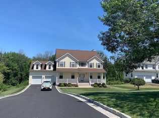 22 Arcadian Pl, Fishkill, NY 12524