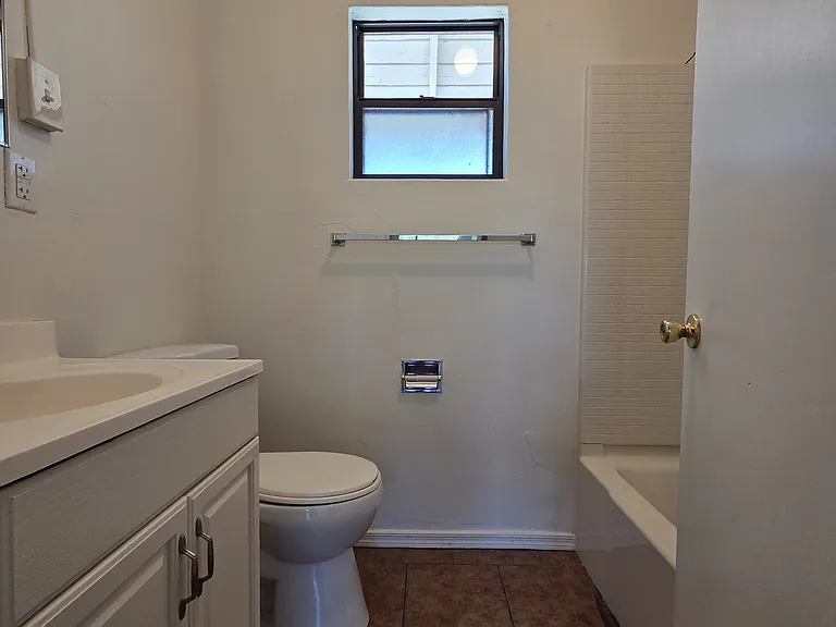315-325 S Hobson #319 — Photo 7