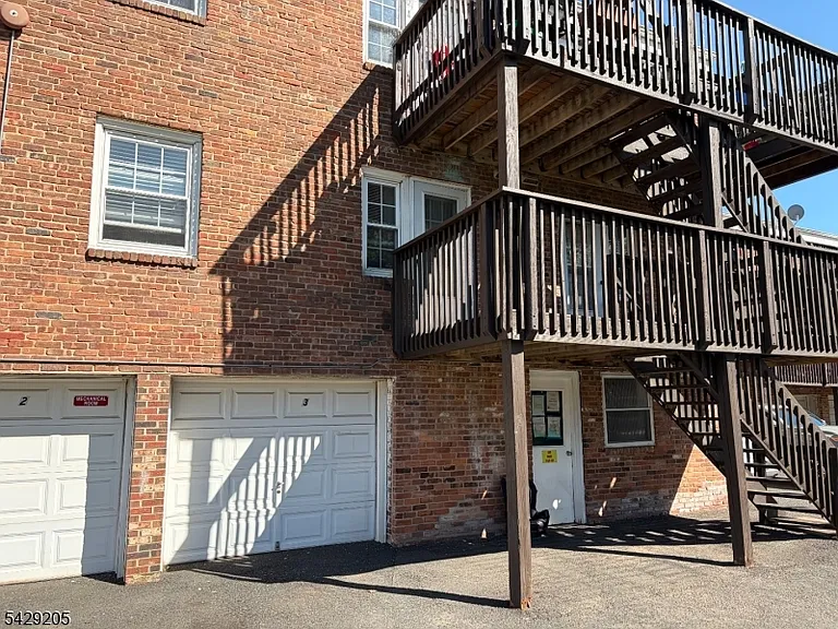 6 Columbia Dr #1A — Photo 10